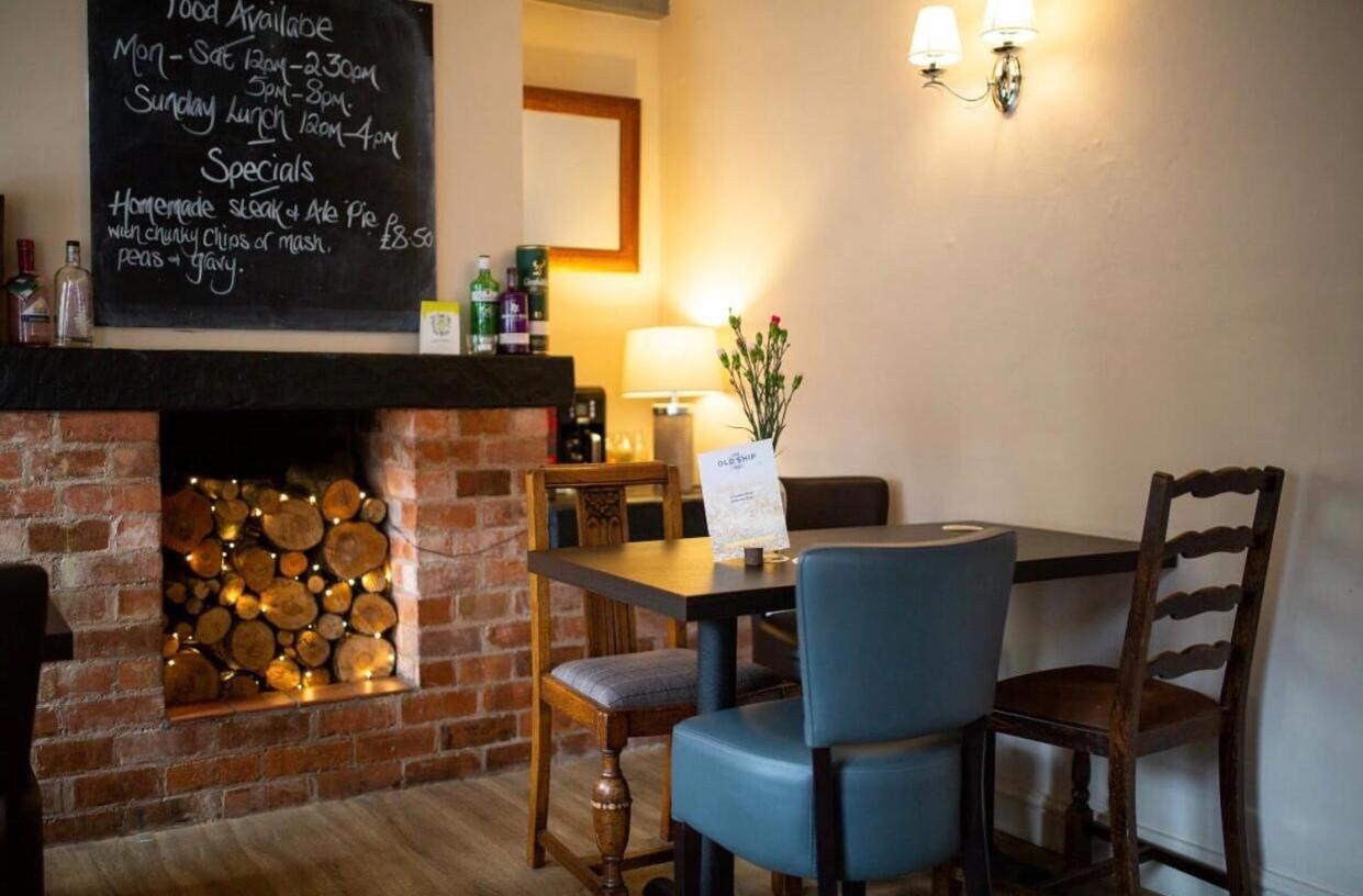 The Old Ship Inn Lowdham 外观 照片